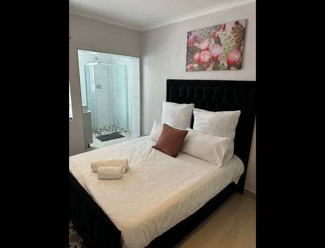 9 BEDROOM FREESTANDING FOR SALE IN TABLE VIEW